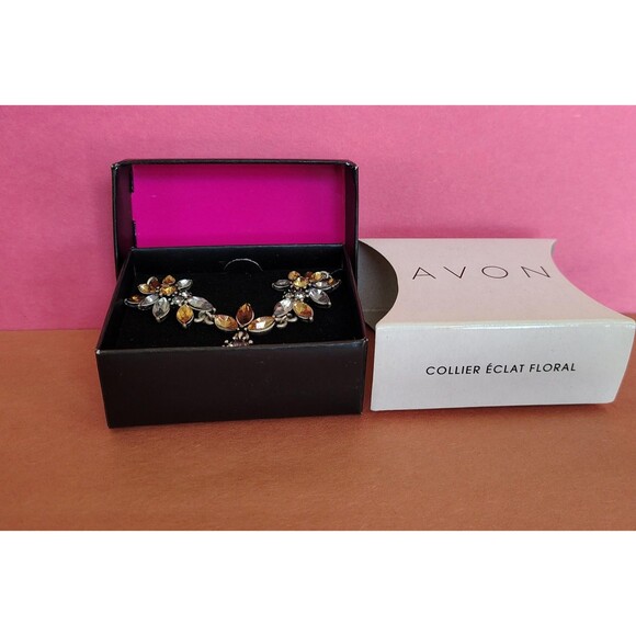 Avon Sparkling Floral Necklace Statement Jewelry Silver Tone Crystal Boxed Gift - Picture 9 of 16